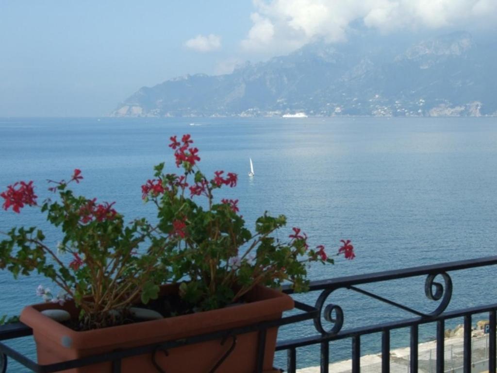 B&B Fronte Del Mare Салерно Экстерьер фото