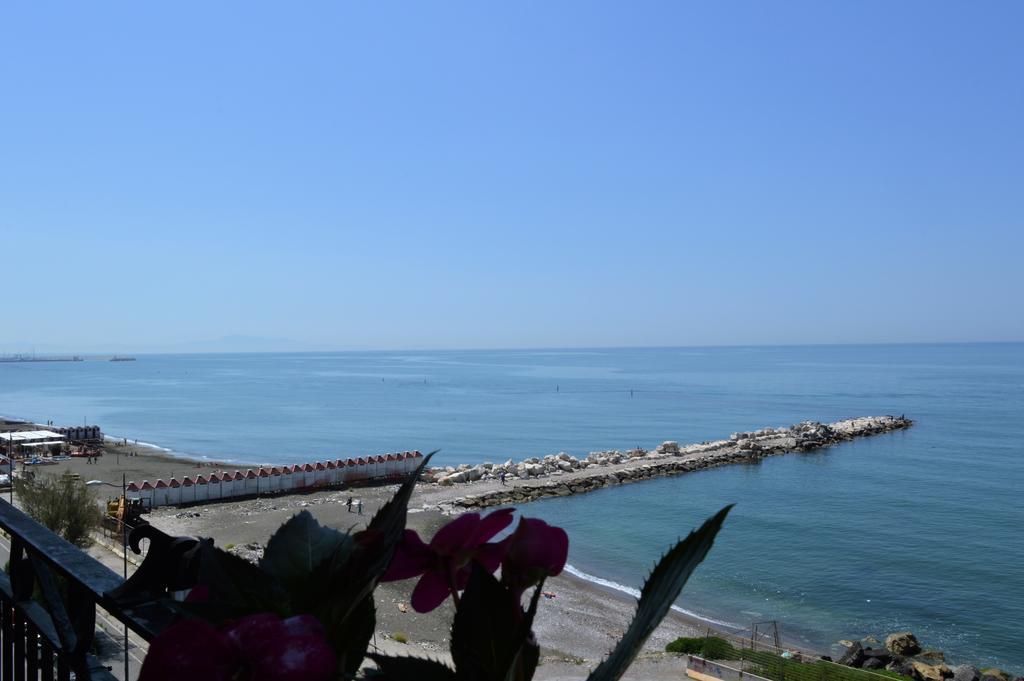 B&B Fronte Del Mare Салерно Экстерьер фото