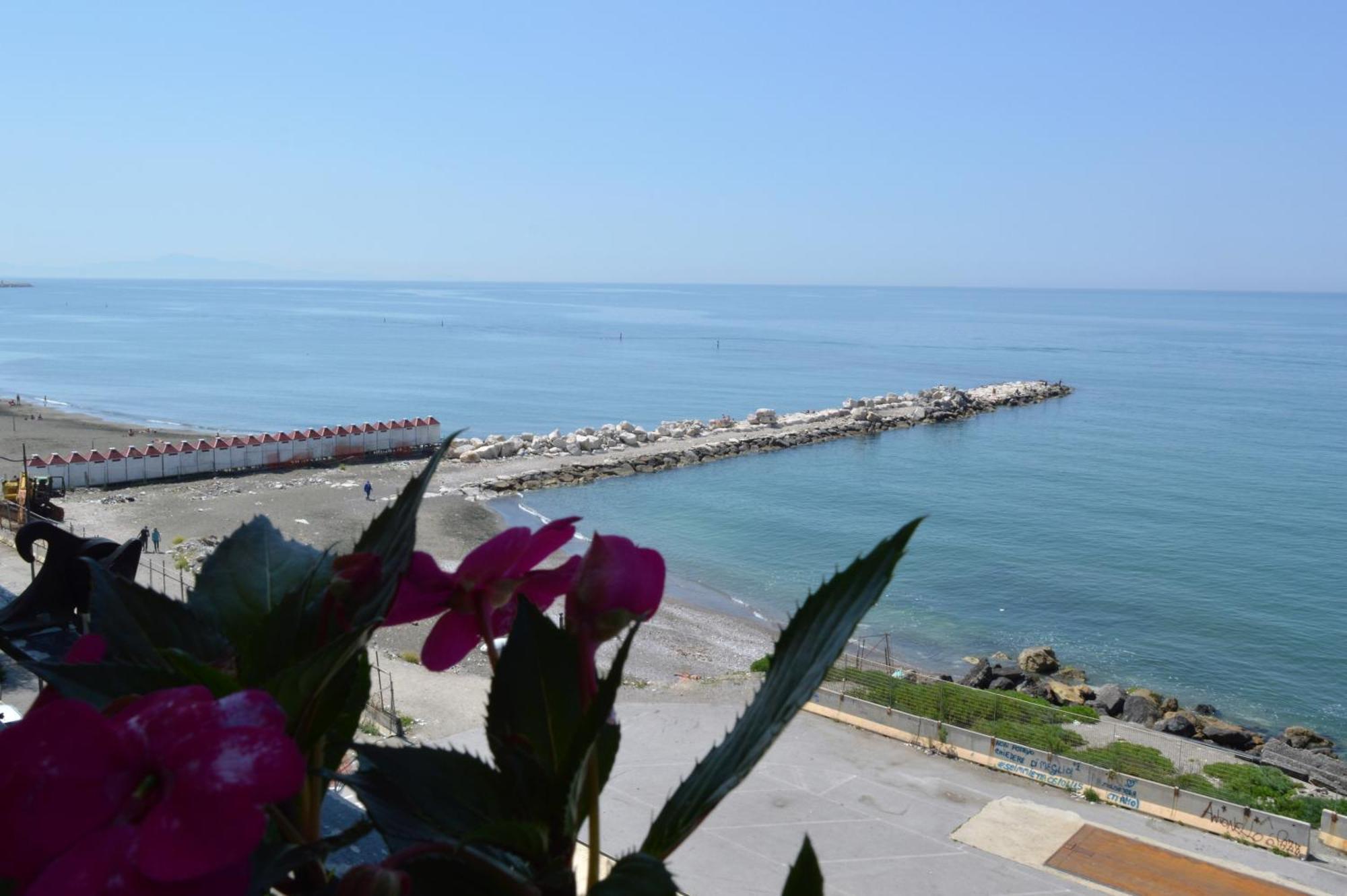 B&B Fronte Del Mare Салерно Экстерьер фото