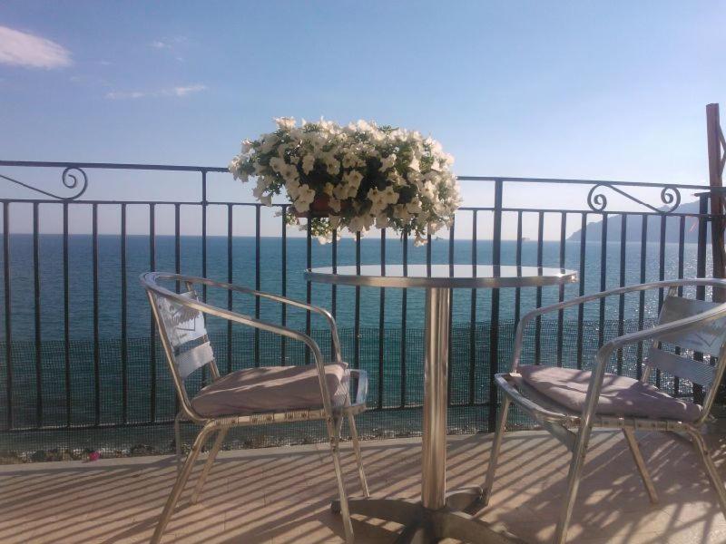 B&B Fronte Del Mare Салерно Экстерьер фото